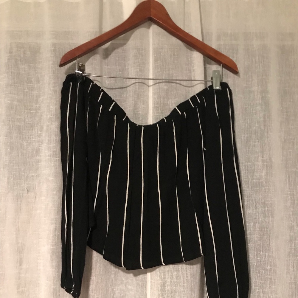 Kendall & Kylie Stripped Off The Shoulder Top